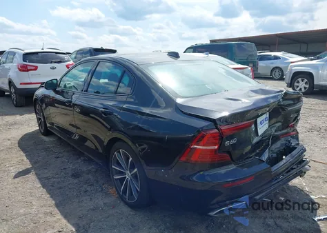 2022 Volvo S60 B5 Black Edition Momentum/B5 Inscription/B5 Momentum from USA, damaged, VIN 7JRL12TZ5NG192483